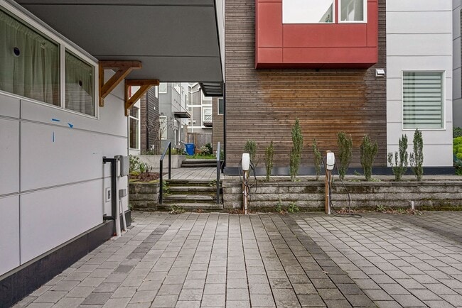 Building Photo - Judkin Parks Townhome