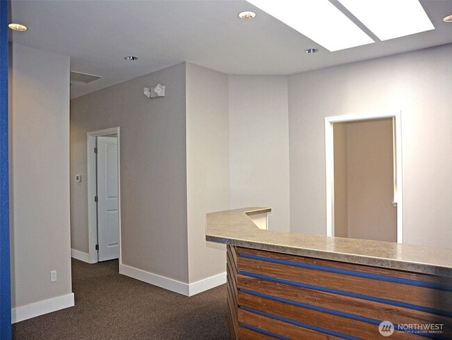 Building Photo - 576 N 5th Ave