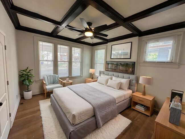 Building Photo - Huge Brick OSU Campus Single Family House!