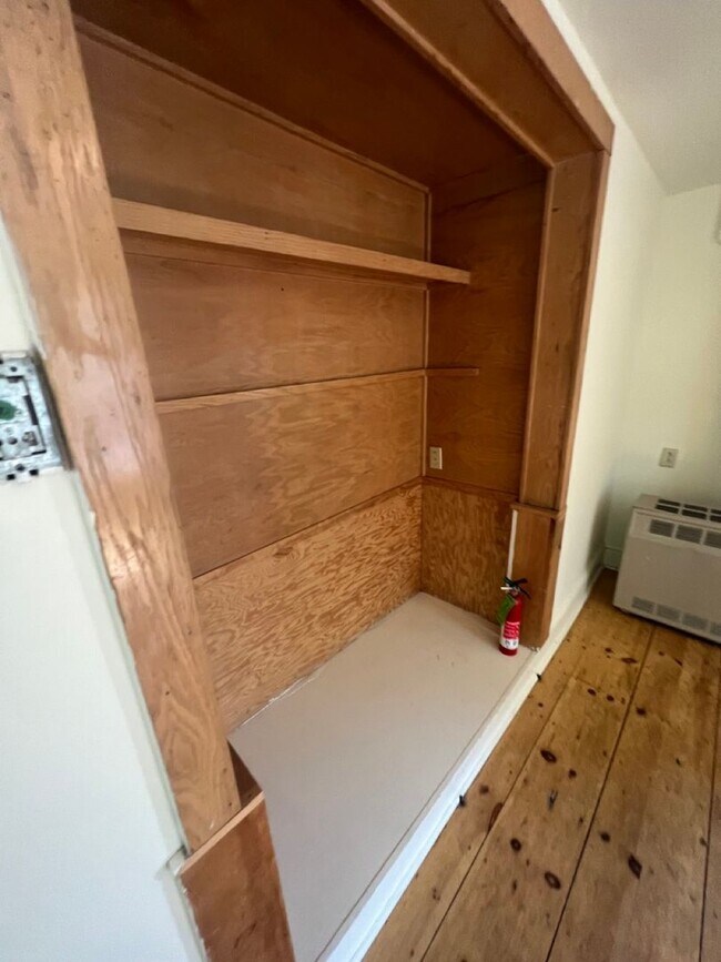 Building Photo - 52 Hickok Pl