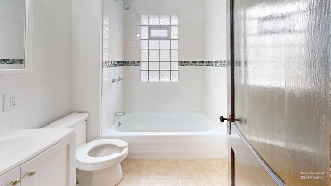 Building Photo - 2 bedroom/1 bath (upper unit)- 1ST MONTH FREE IF LEASE SIGNED BY 10/15