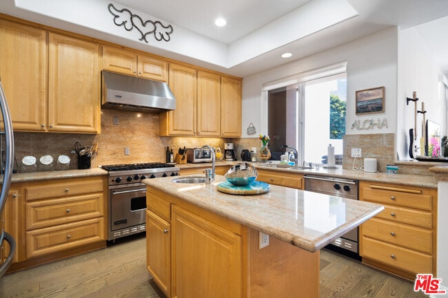 Building Photo - 6450 Lunita Rd