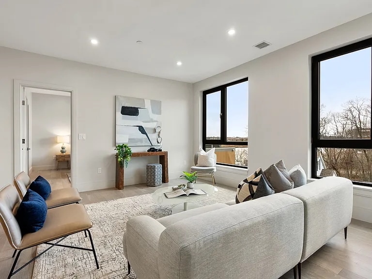 Building Photo - 85 Myrtle St