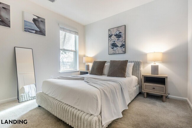 Building Photo - 4921 Pretty Lake Ave