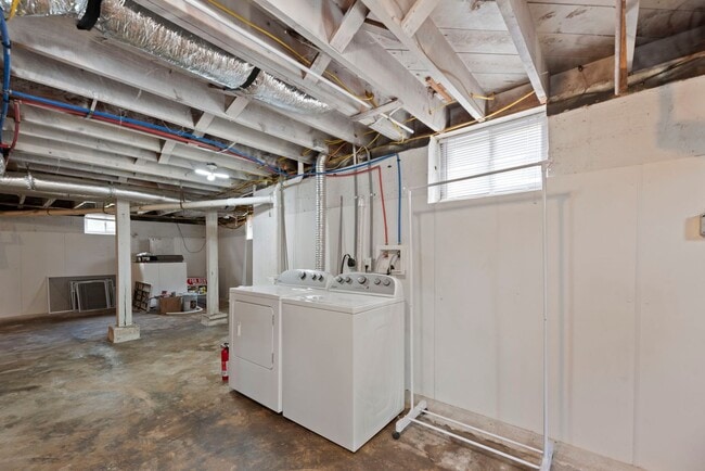 Building Photo - Knoxville 37909 - 3 bedroom 2 bath - call ...