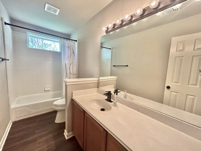 Building Photo - $350 OFF FIRST MONTH'S RENT IF YOU MOVE IN...