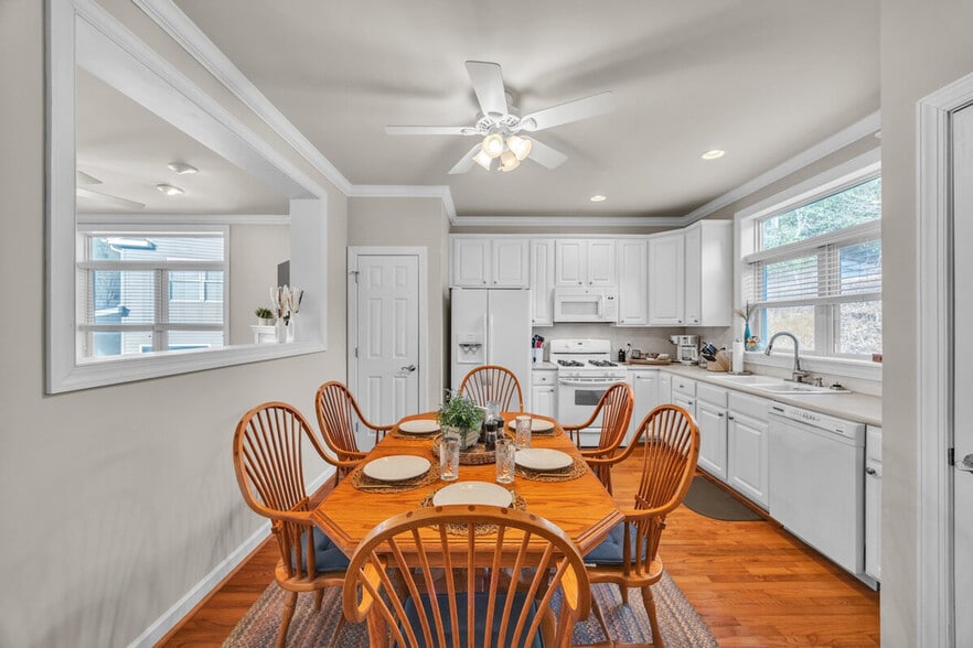 Building Photo - 270 Creatwood Trail