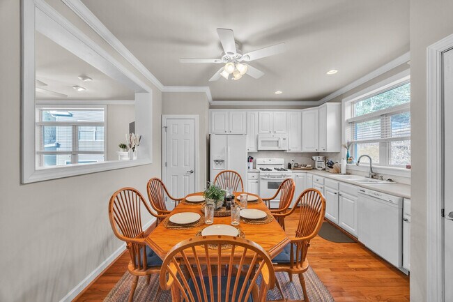 Building Photo - 270 Creatwood Trail