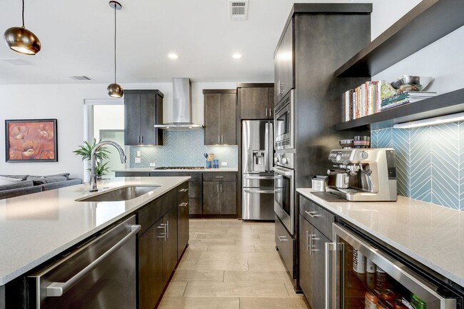 Building Photo - South Austin 3x3.5 Townhome @Bluebonnet Lane