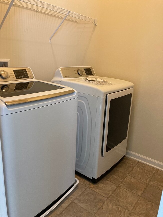 Laundry Room - 8 Lamplighter Ln