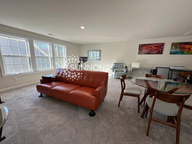 Building Photo - Gorgeous 3 Bed 3 Bath Home in Huntersville