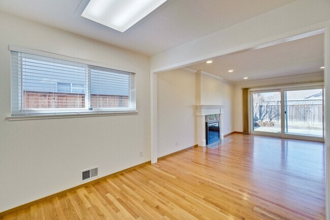 Building Photo - 5097 Forest Glen Dr
