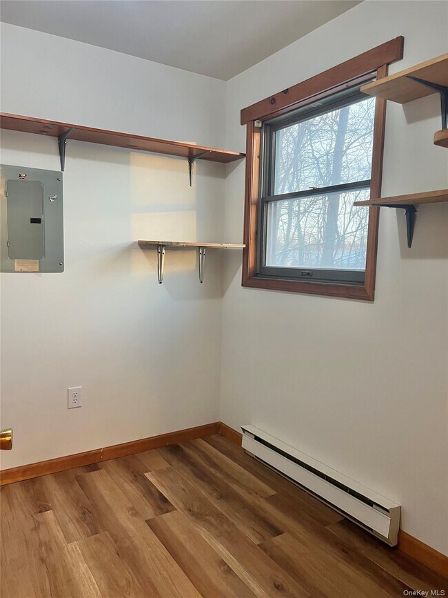 Building Photo - 188 River Rd