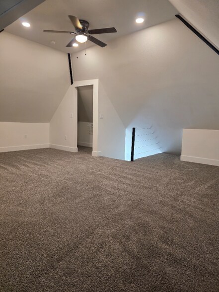 Building Photo - 336 Warren Ave