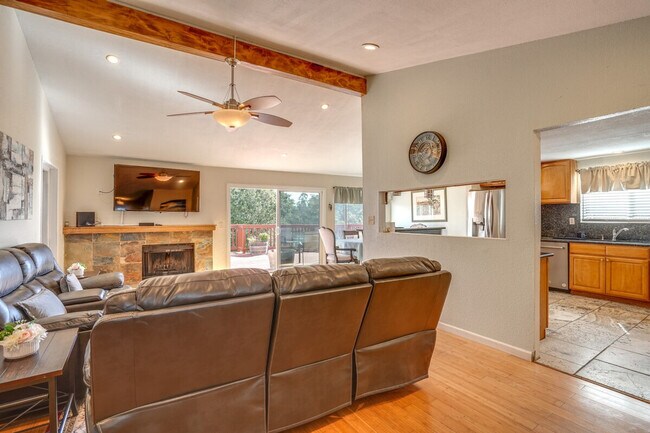 Building Photo - 420 Phoenix Cir