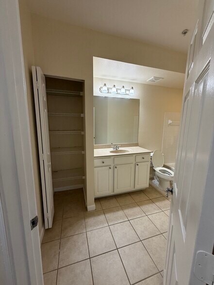 2nd Bath - 10075 Gate Pky N