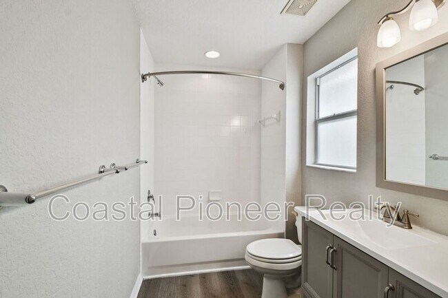 Building Photo - 6105 S Elkins Ave