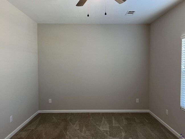 Building Photo - 99 Azalea Ave