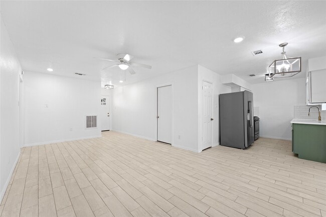 Building Photo - 1411 PI Cir