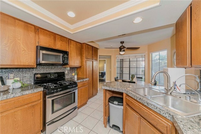 Building Photo - 2410 Plaza De Vista