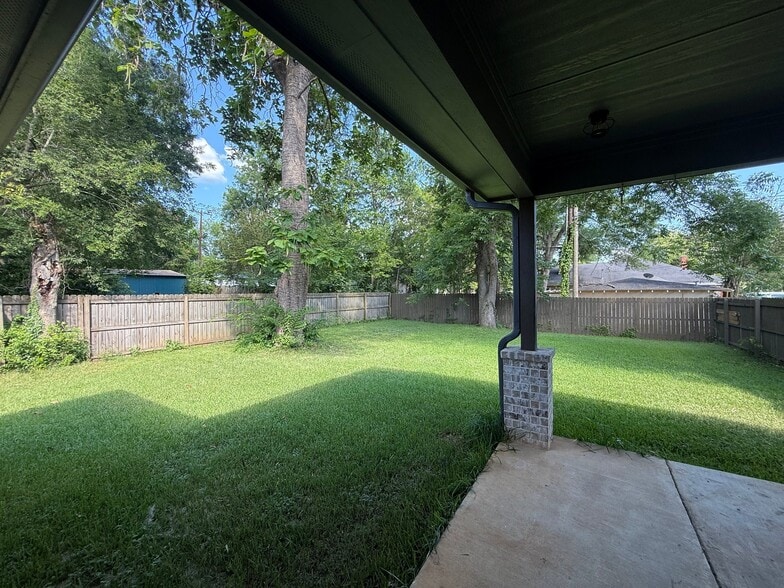 Building Photo - 603 Nacogdoches St