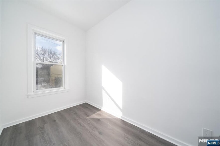 Primary Photo - 10 McDougall St