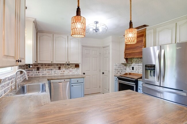 Building Photo - 12525 Indian Springs Rd