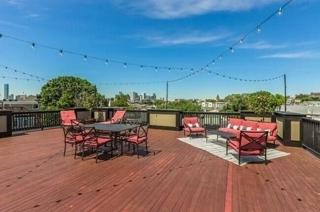 Building Photo - 45 Vinton St