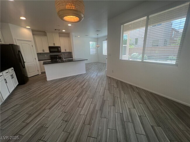 Building Photo - 909 Earth Luster Rd
