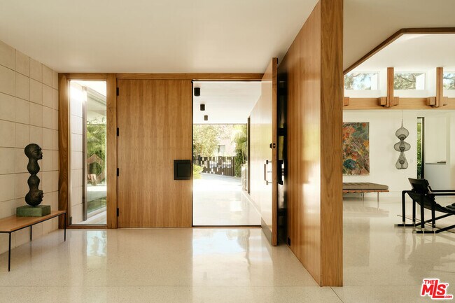 Building Photo - 1061 Loma Vista Dr