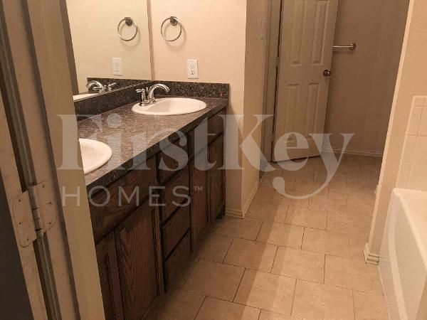 Building Photo - 1218 Jewel Ln