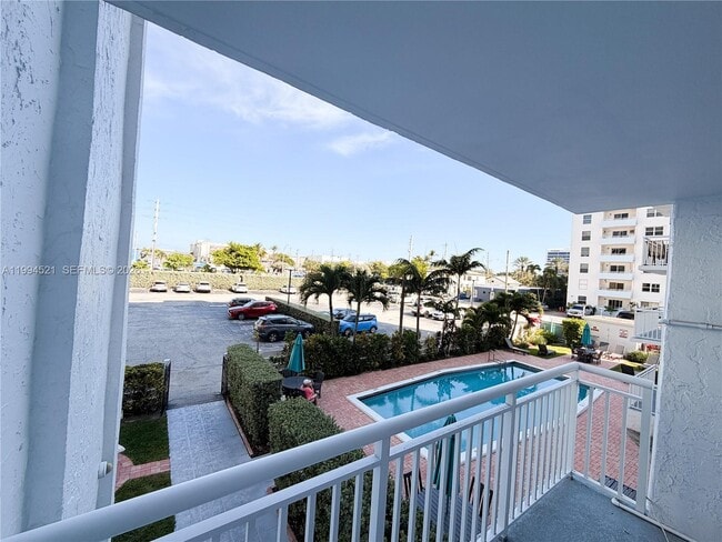 Building Photo - 200 S Birch Rd