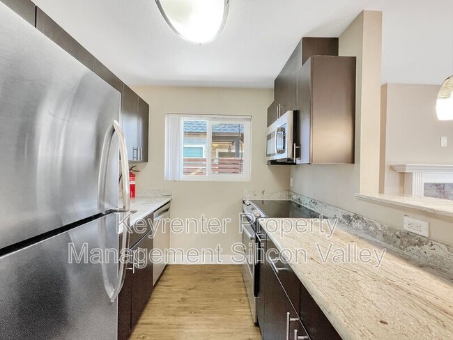 Building Photo - 139 Locksunart Way