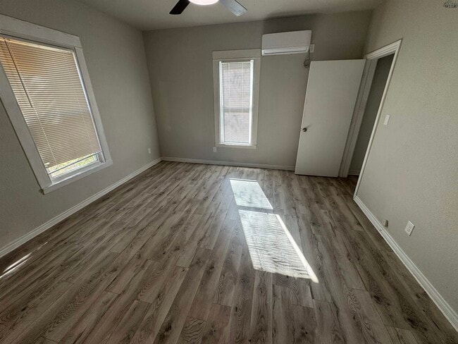 Building Photo - 1904 Grant St