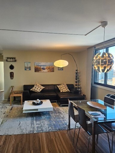 Building Photo - 6325 N Sheridan Rd