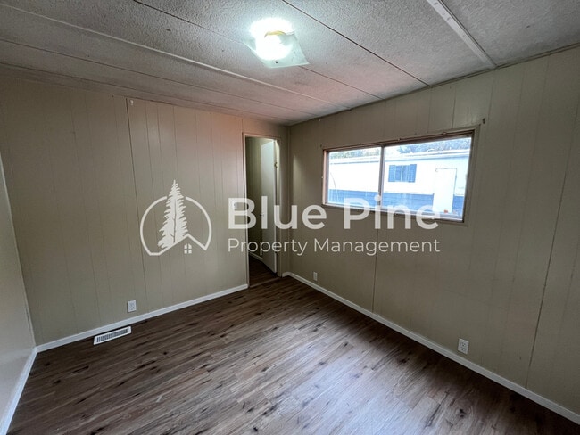 Building Photo - 925 Wilson Ave