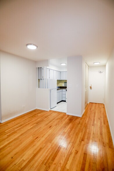 Building Photo - 6166 N Winthrop Ave