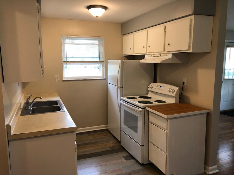 Building Photo - 5663 Mellie Ln