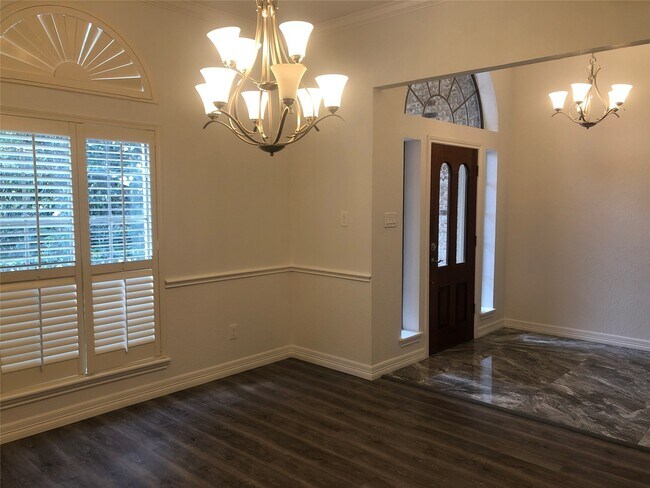 Building Photo - 135 Lakeside Dr