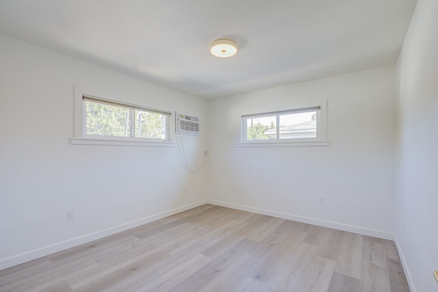 Building Photo - 12349 Riverside Dr