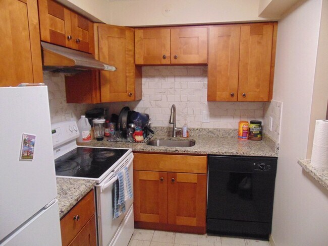 Building Photo - 1025 Hancock St