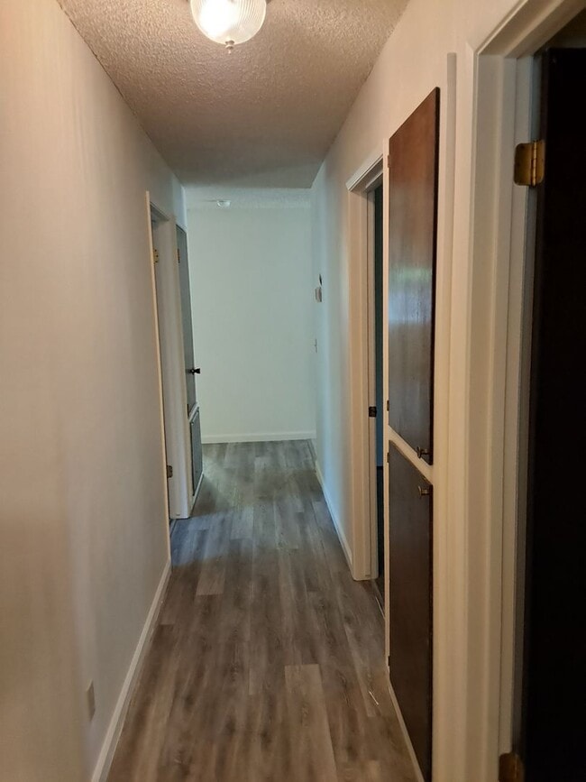 Building Photo - 3 bed/1.5 bath on large corner lot