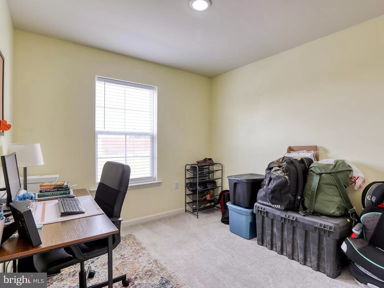 Building Photo - 658 Thumper Dr