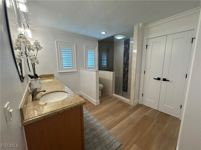 Building Photo - 5241 SW 2nd Pl