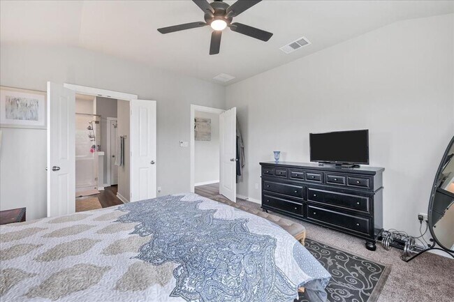 Building Photo - 20203 Lincoln Cove