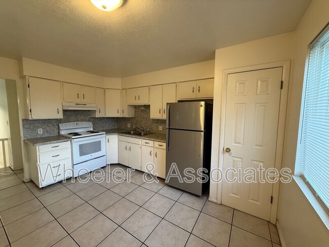 Building Photo - 4083 S Porter Ave