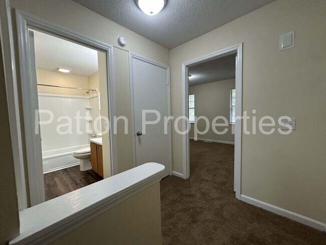 Building Photo - 13-14 Ashleys Place - Outside CoC - R19205...