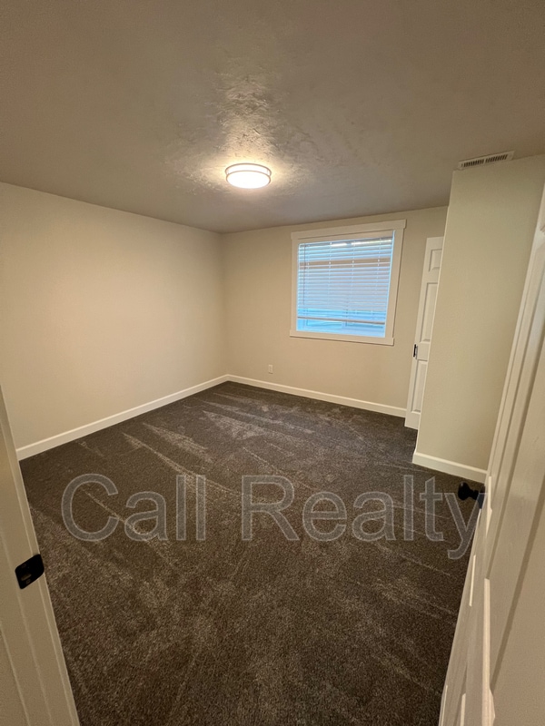Building Photo - 8205 N General Lee Way