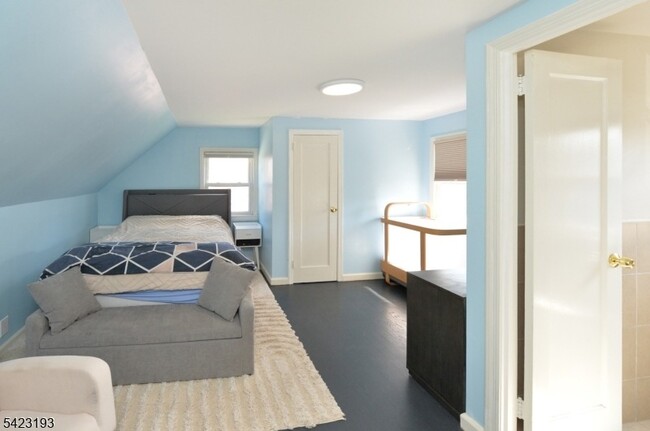 Building Photo - 483 Mt Prospect Ave