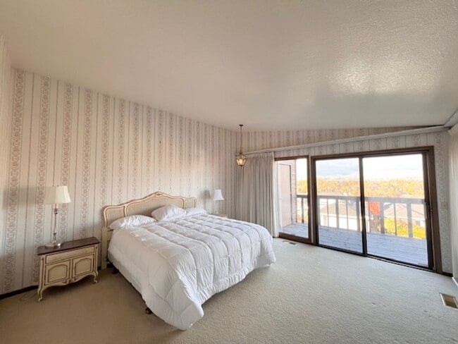 Building Photo - Furnished 4 Bed 3 Bath Patio Home with Stu...